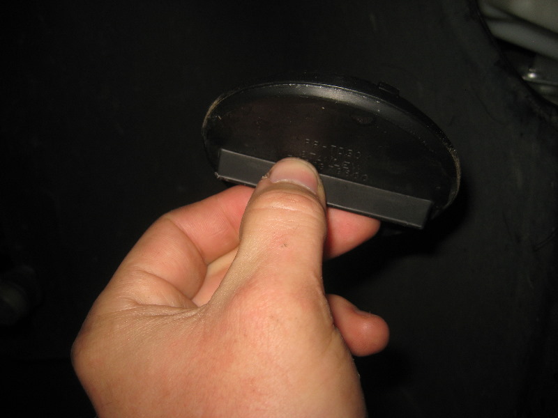 2012-2015-VW-Passat-Headlight-Bulbs-Replacement-Guide-056