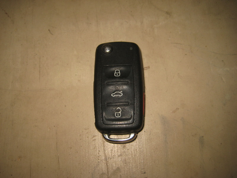 2012-2015-VW-Passat-Key-Fob-Battery-Replacement-Guide-001