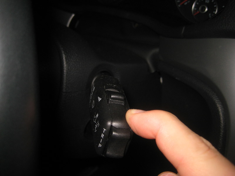 20122015VWPassatWindshieldWindowWiperBladesReplacementGuide003