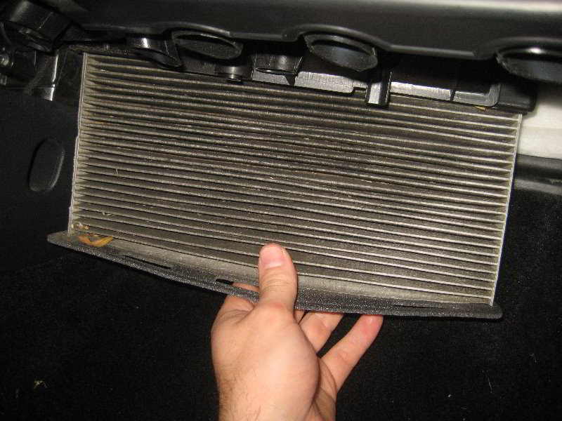 VW-Tiguan-Cabin-Air-Filter-Replacement-Guide-014