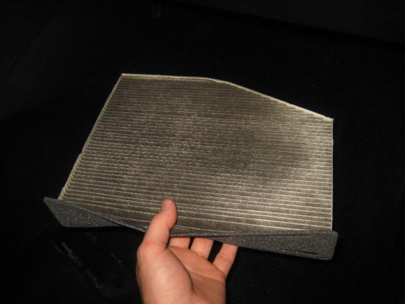 VW-Tiguan-Cabin-Air-Filter-Replacement-Guide-015