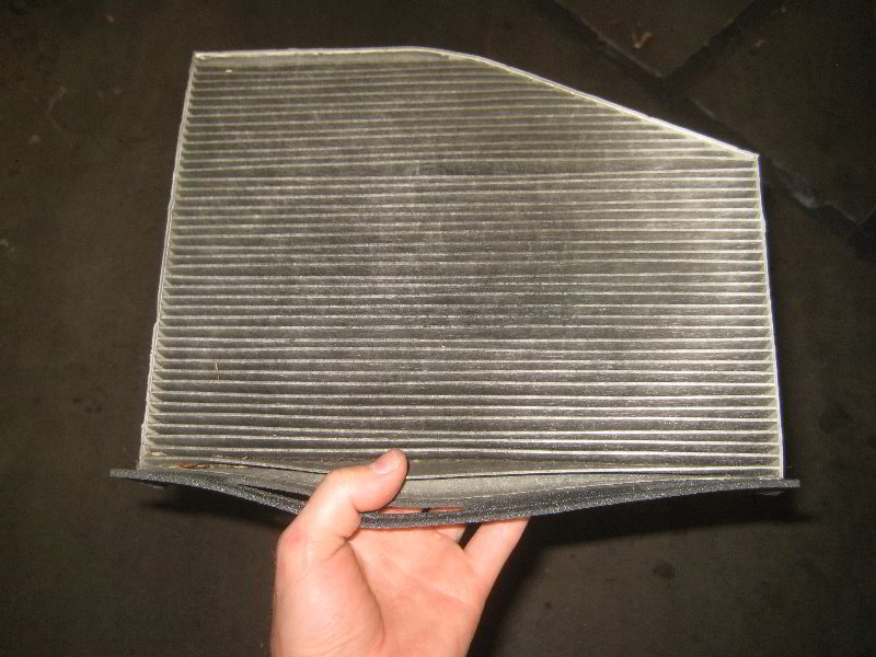 VW-Tiguan-Cabin-Air-Filter-Replacement-Guide-016