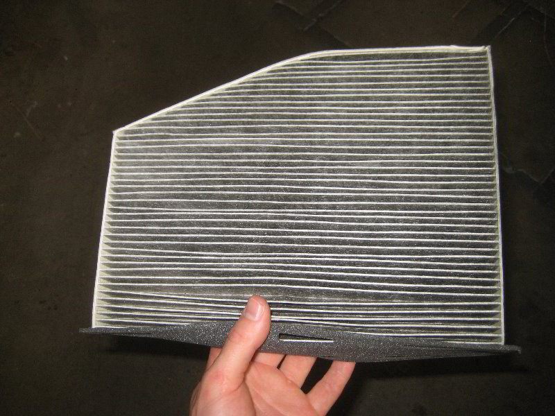 VW-Tiguan-Cabin-Air-Filter-Replacement-Guide-017