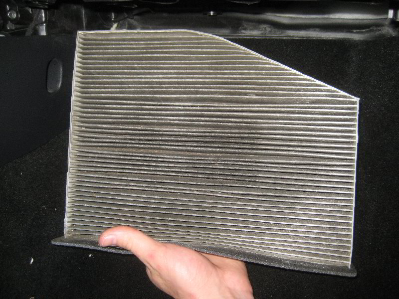 VW-Tiguan-Cabin-Air-Filter-Replacement-Guide-020