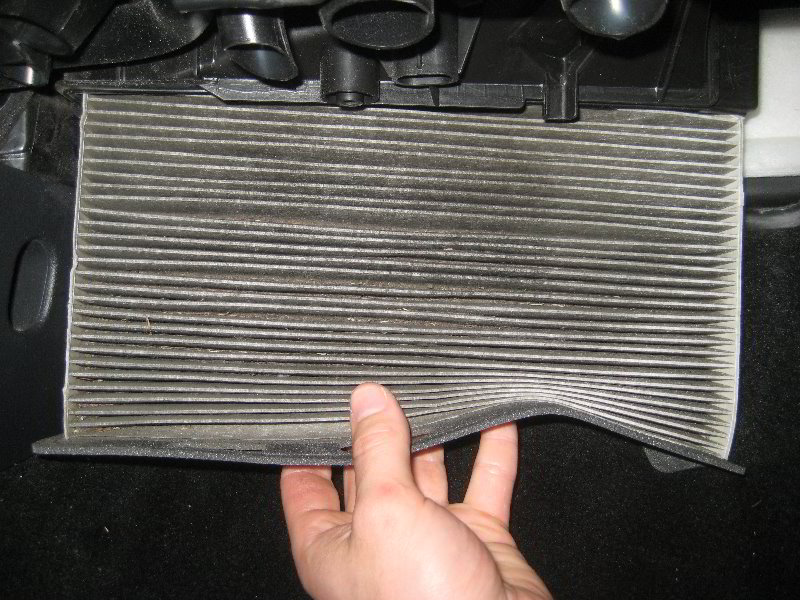 VW-Tiguan-Cabin-Air-Filter-Replacement-Guide-021