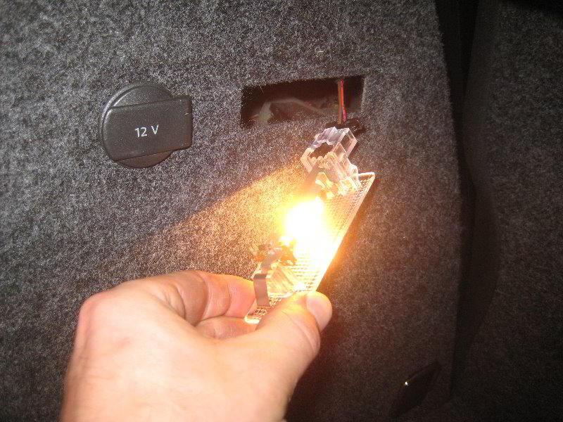 VW-Tiguan-Cargo-Area-Light-Bulb-Replacement-Guide-003