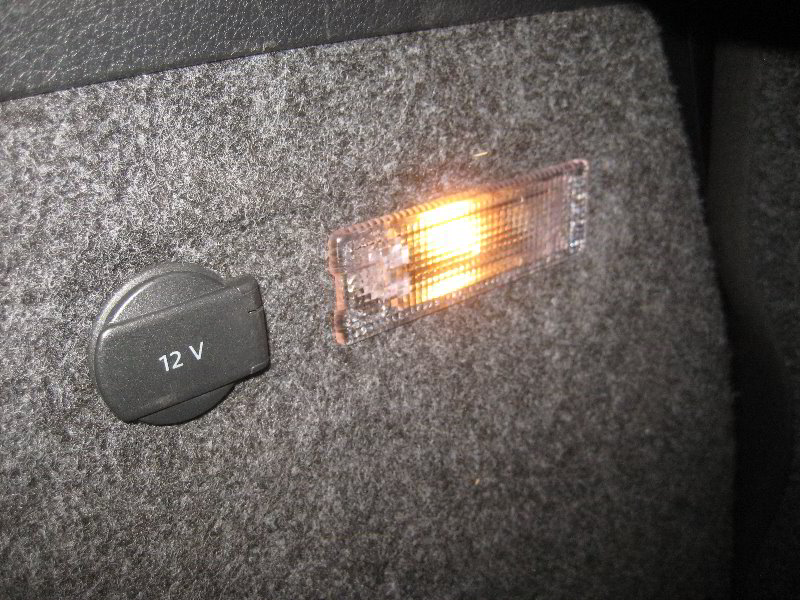 VW-Tiguan-Cargo-Area-Light-Bulb-Replacement-Guide-013