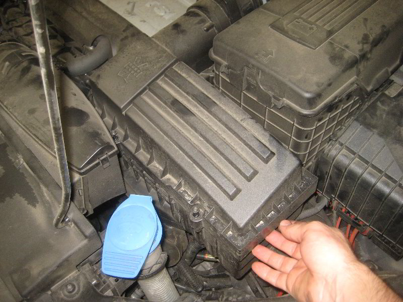 VW-Tiguan-Engine-Air-Filter-Replacement-Guide-010