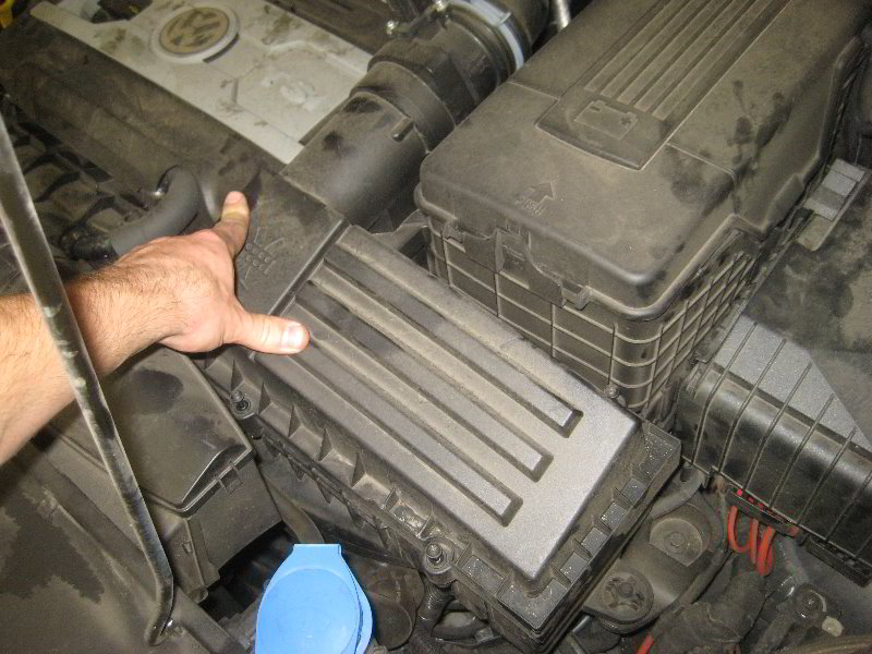 VW-Tiguan-Engine-Air-Filter-Replacement-Guide-019