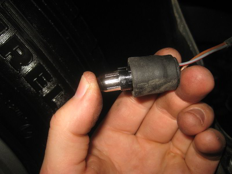 VW-Tiguan-Front-Side-Marker-Light-Bulb-Replacement-Guide-009