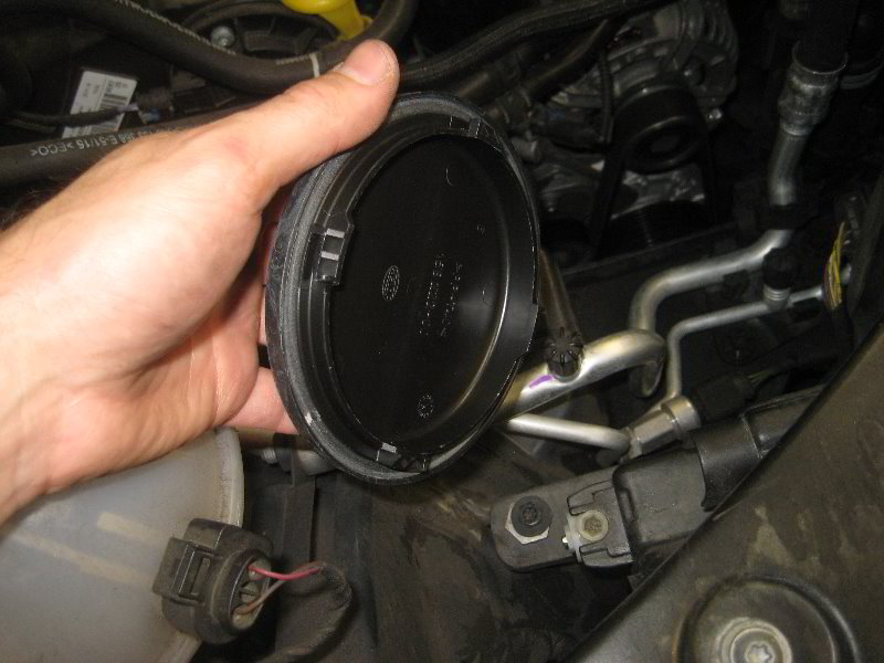 VW-Tiguan-Headlight-Bulbs-Replacement-Guide-016