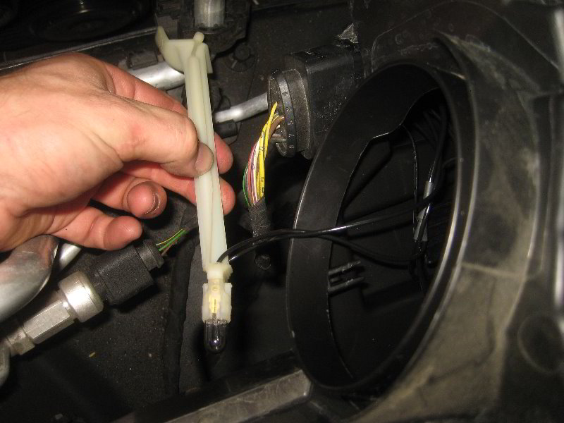 VW-Tiguan-Headlight-Bulbs-Replacement-Guide-039