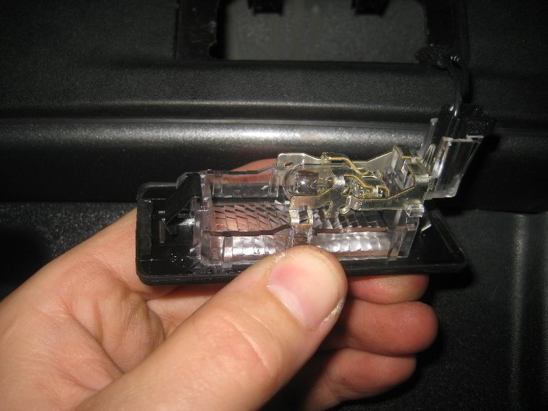 VWTiguanLicensePlateLightBulbsReplacementGuide012