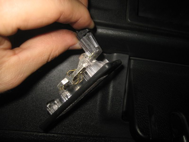 VW-Tiguan-License-Plate-Light-Bulbs-Replacement-Guide-013