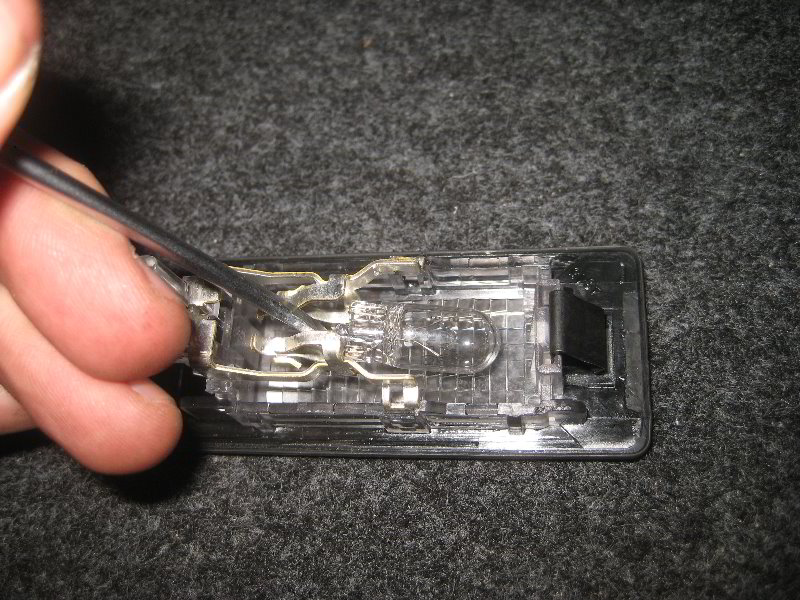 VW-Tiguan-License-Plate-Light-Bulbs-Replacement-Guide-015