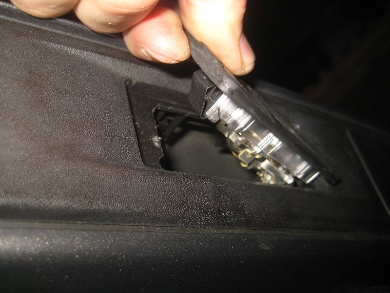 VW-Tiguan-License-Plate-Light-Bulbs-Replacement-Guide-019