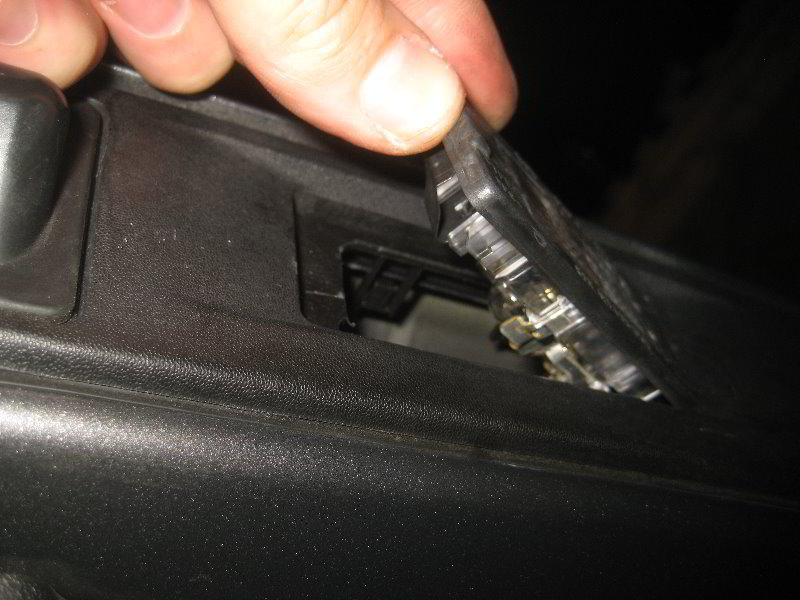 VW-Tiguan-License-Plate-Light-Bulbs-Replacement-Guide-021