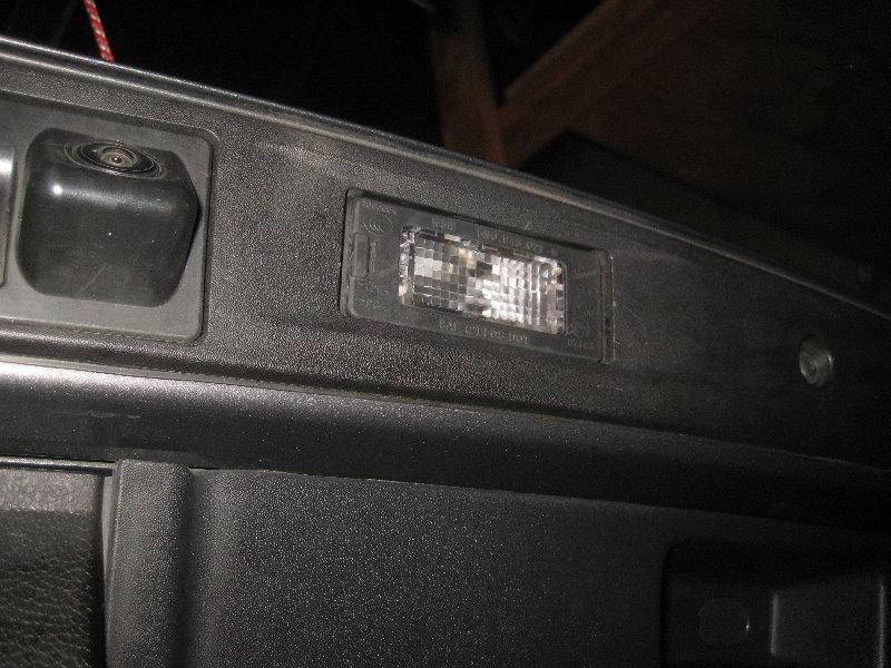 VW-Tiguan-License-Plate-Light-Bulbs-Replacement-Guide-022