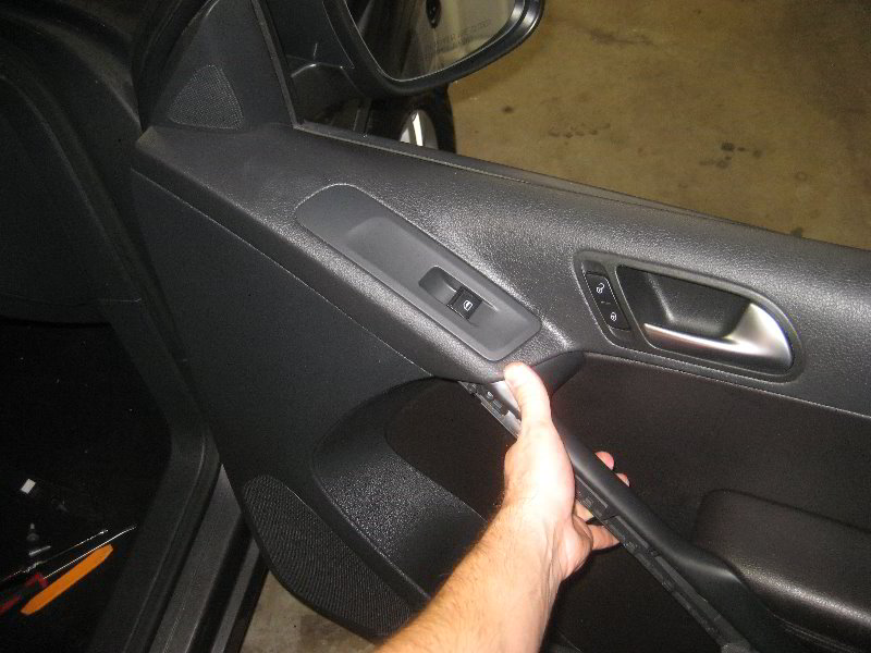 VW-Tiguan-Interior-Door-Panel-Removal-Guide-019