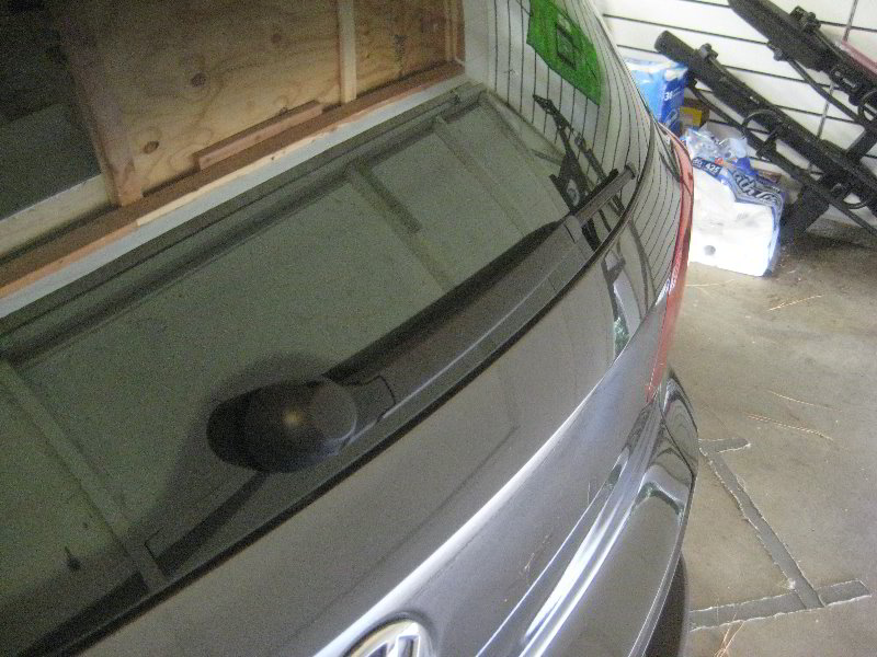 VWTiguanRearWindowWiperBladeReplacementGuide001