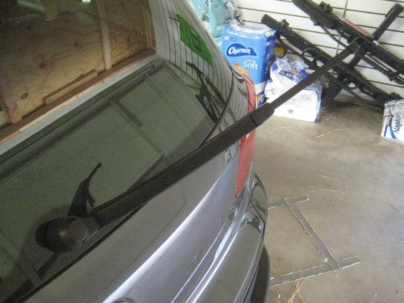 VWTiguanRearWindowWiperBladeReplacementGuide002