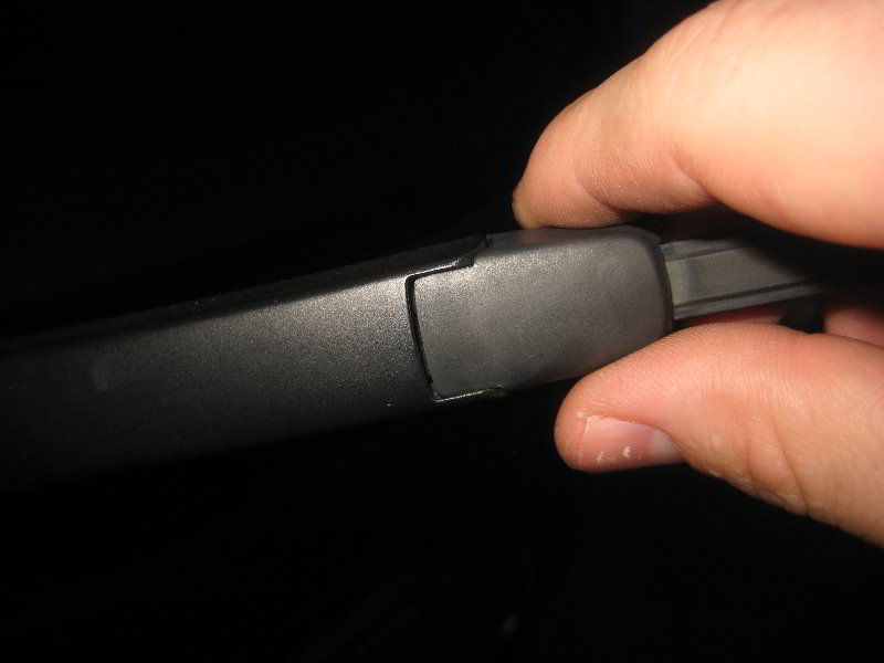 VW-Tiguan-Rear-Window-Wiper-Blade-Replacement-Guide-004