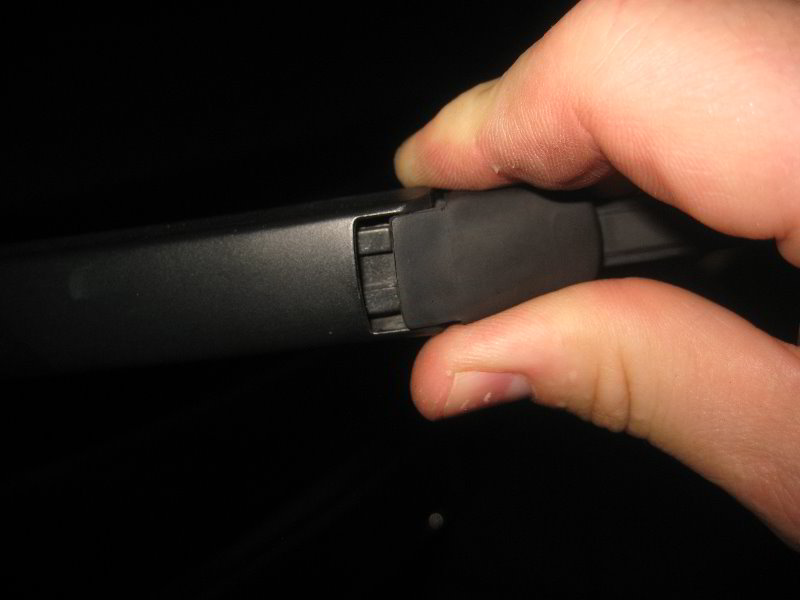 VWTiguanRearWindowWiperBladeReplacementGuide005