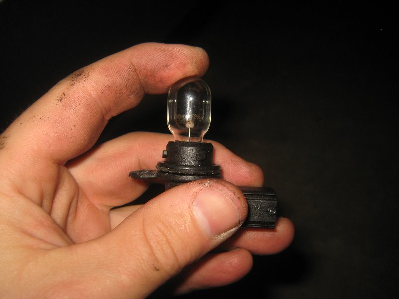 VW-Tiguan-Reverse-Light-Bulbs-Replacement-Guide-032