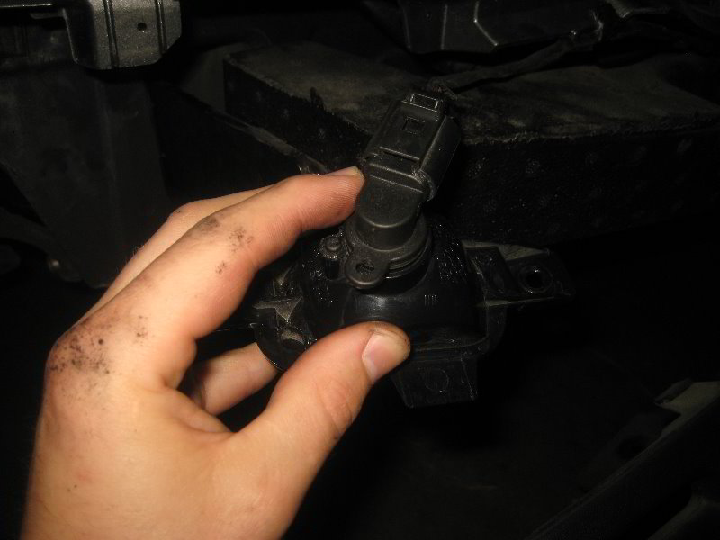 VW-Tiguan-Reverse-Light-Bulbs-Replacement-Guide-035