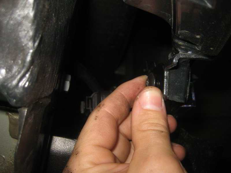 VW-Tiguan-Reverse-Light-Bulbs-Replacement-Guide-039
