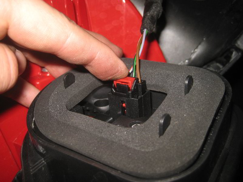 VW-Tiguan-Tail-Light-Bulbs-Replacement-Guide-043