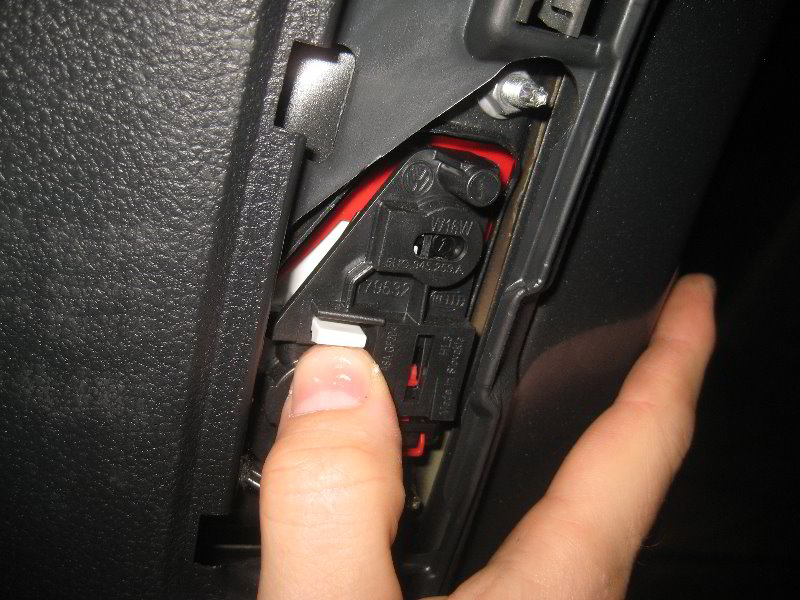 VW-Tiguan-Tail-Light-Bulbs-Replacement-Guide-059