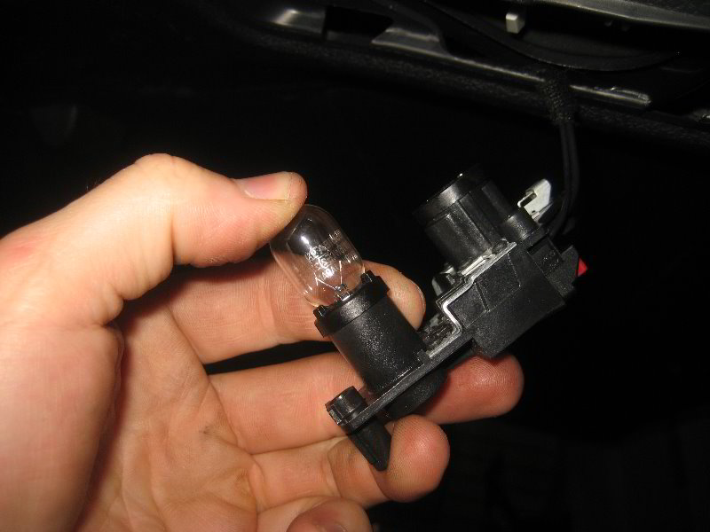 VW-Tiguan-Tail-Light-Bulbs-Replacement-Guide-063