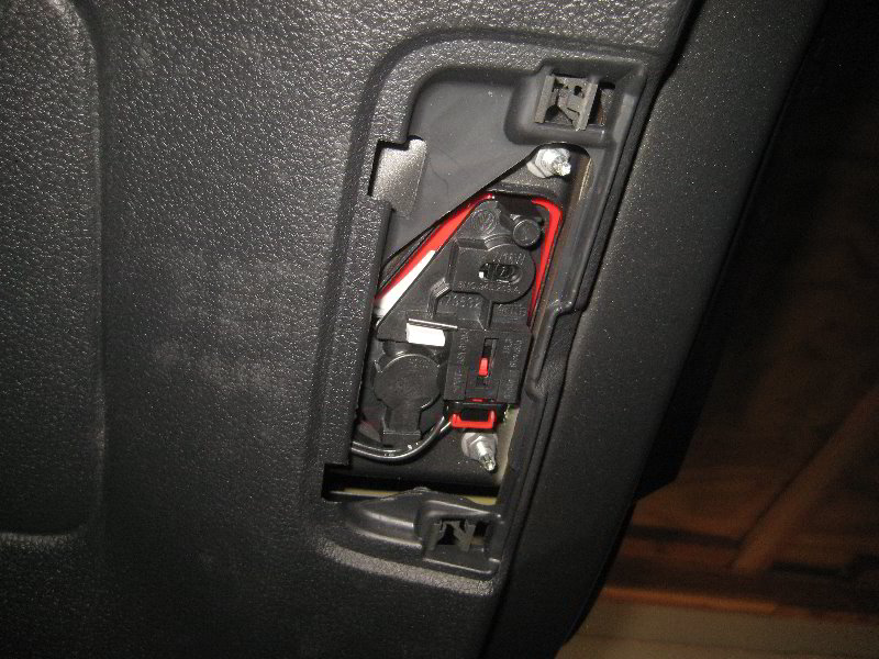 VW-Tiguan-Tail-Light-Bulbs-Replacement-Guide-066