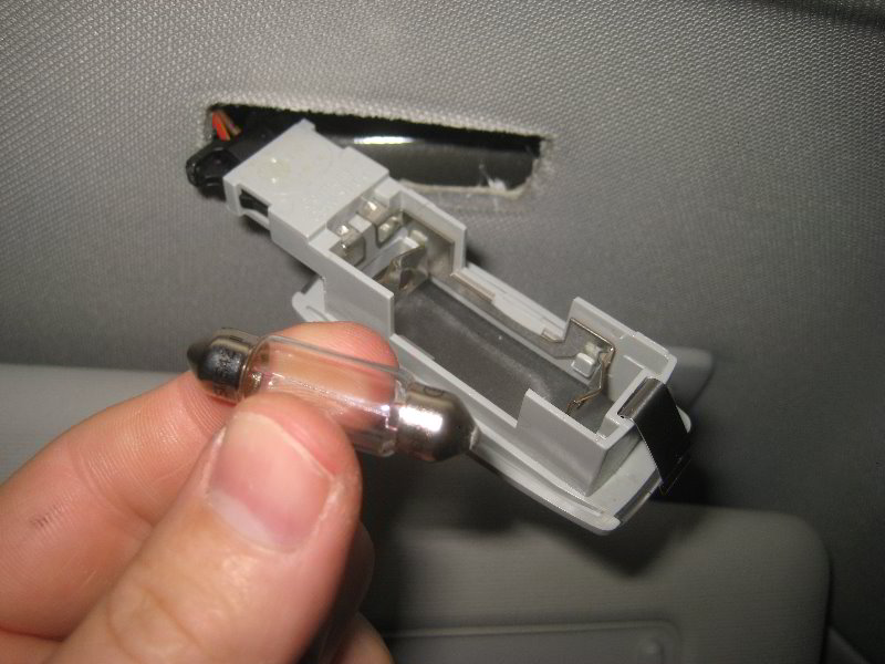 VW-Tiguan-Vanity-Mirror-Light-Bulb-Replacement-Guide-007