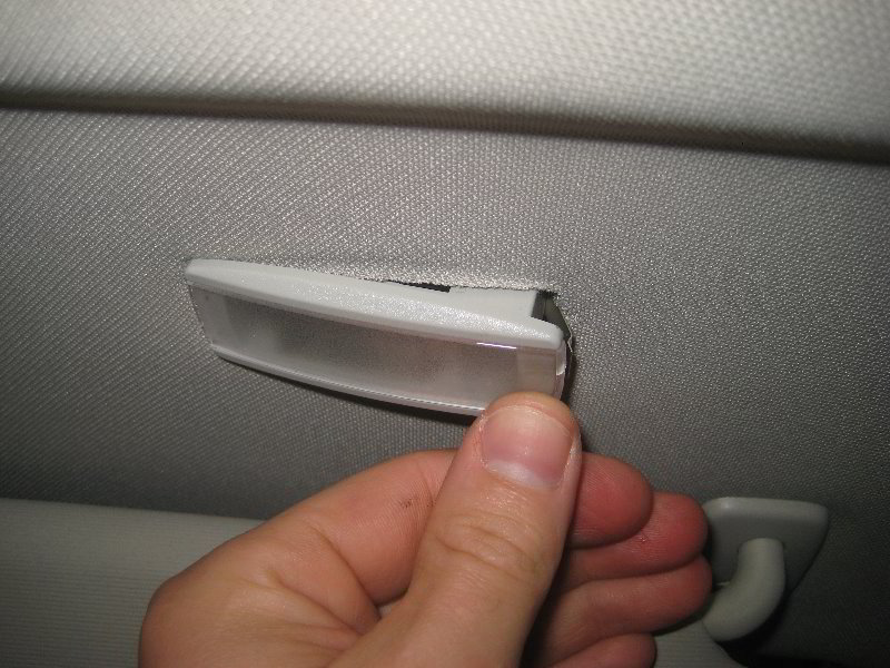 VW-Tiguan-Vanity-Mirror-Light-Bulb-Replacement-Guide-012