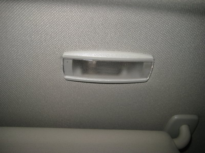 VW-Tiguan-Vanity-Mirror-Light-Bulb-Replacement-Guide-013
