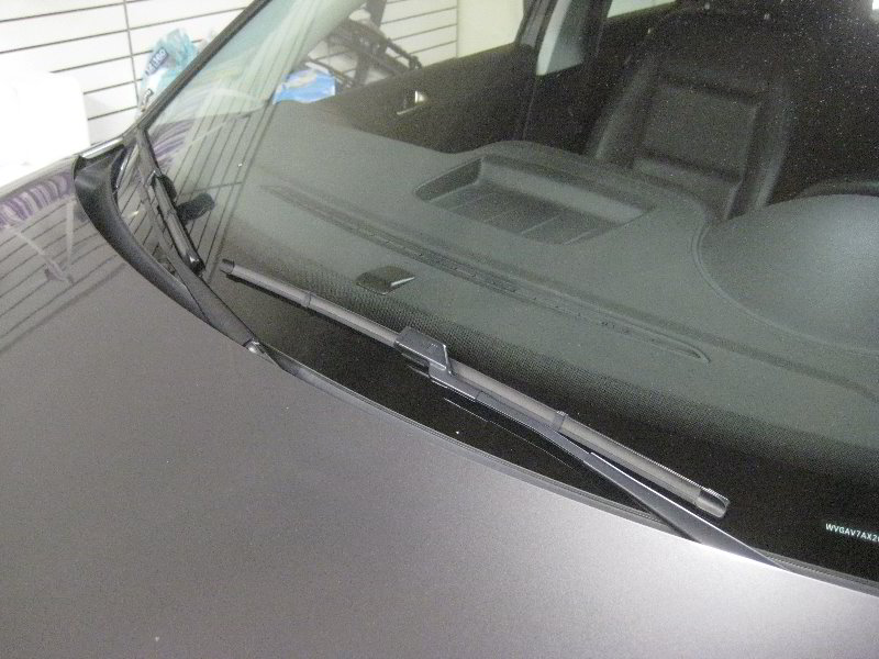 VW-Tiguan-Windshield-Window-Wiper-Blades-Replacement-Guide-001