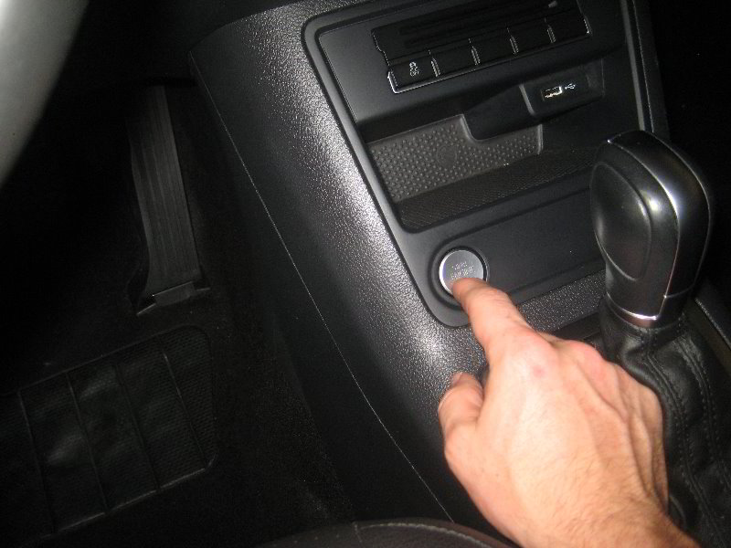 VW-Tiguan-Windshield-Window-Wiper-Blades-Replacement-Guide-003