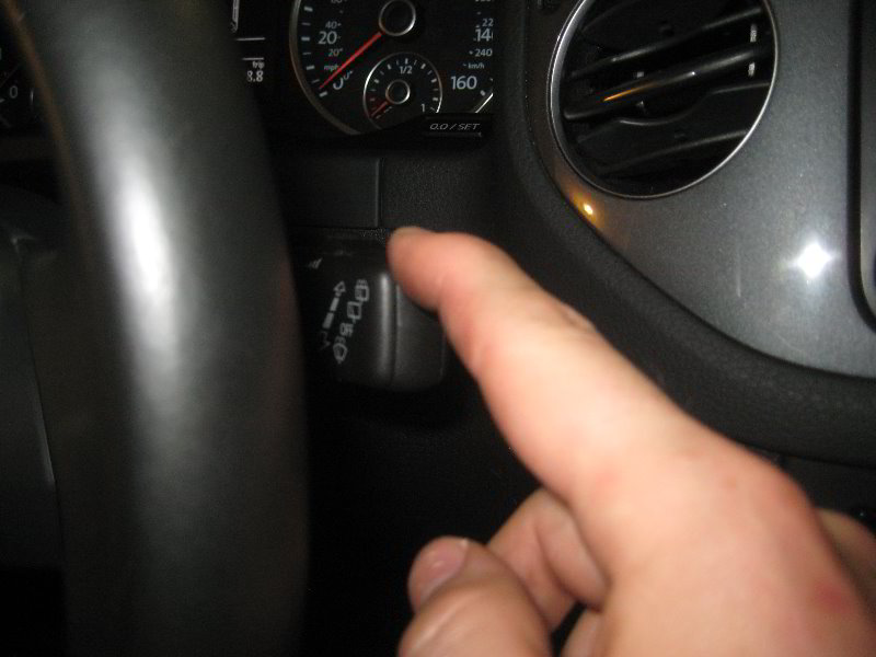 VWTiguanWindshieldWindowWiperBladesReplacementGuide004