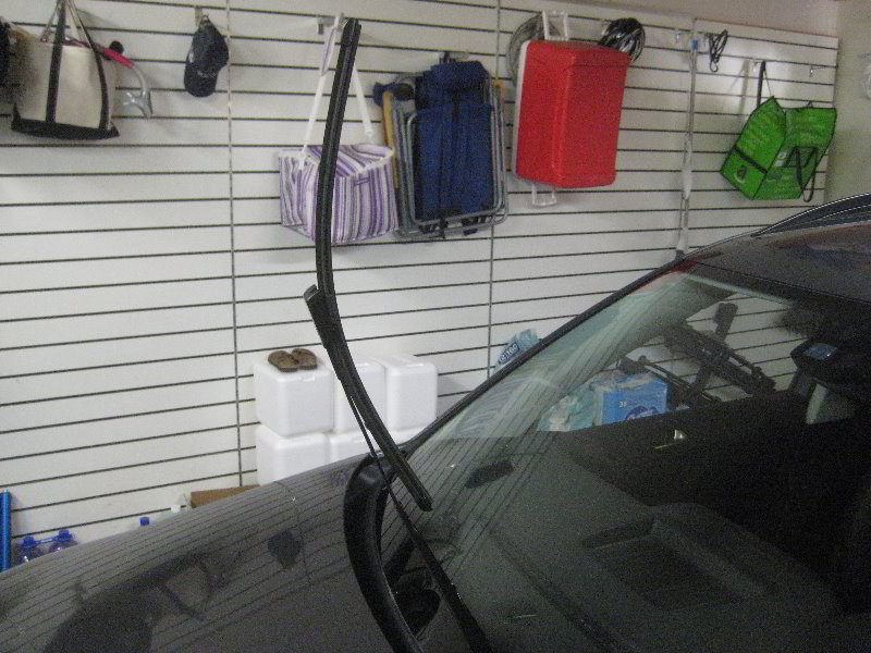 VW-Tiguan-Windshield-Window-Wiper-Blades-Replacement-Guide-006