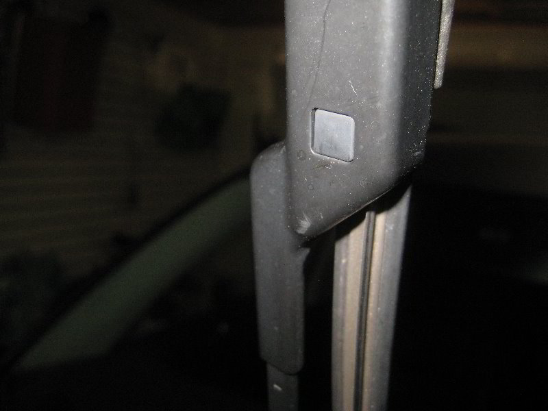 VW-Tiguan-Windshield-Window-Wiper-Blades-Replacement-Guide-007