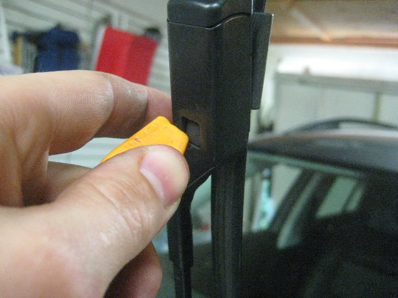 VW-Tiguan-Windshield-Window-Wiper-Blades-Replacement-Guide-008