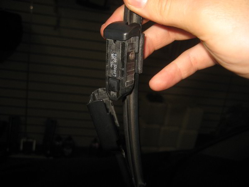 VWTiguanWindshieldWindowWiperBladesReplacementGuide011