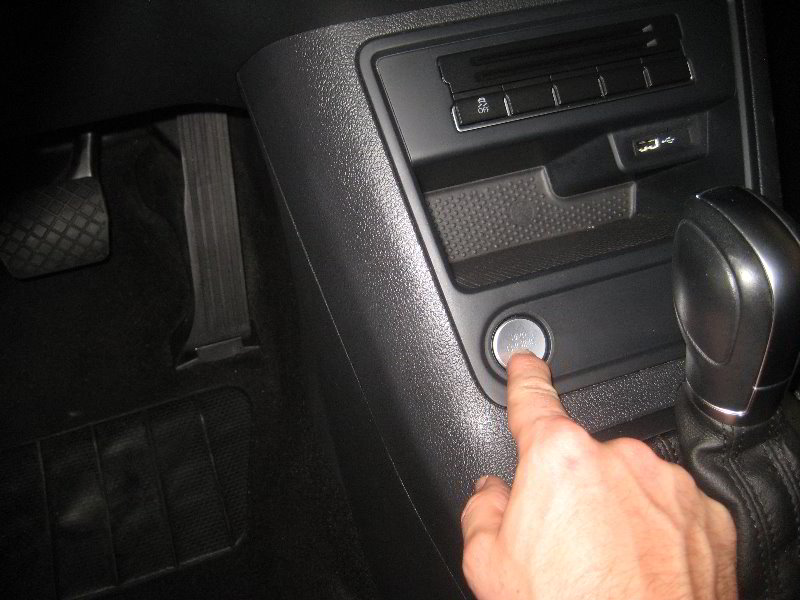 VWTiguanWindshieldWindowWiperBladesReplacementGuide016