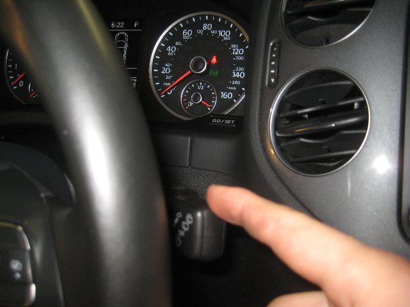 VWTiguanWindshieldWindowWiperBladesReplacementGuide017