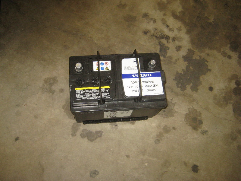 Volvo-XC60-12V-Automotive-Battery-Replacement-Guide-027