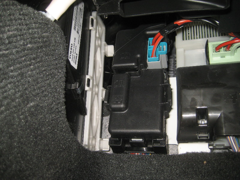 Volvo-XC60-Cabin-Air-Filter-Replacement-Guide-013