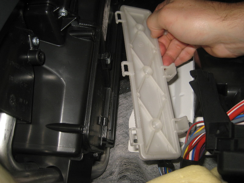 VolvoXC60CabinAirFilterReplacementGuide029