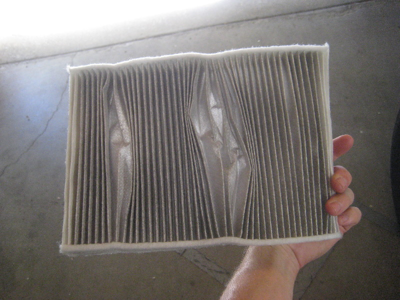 Volvo-XC60-Cabin-Air-Filter-Replacement-Guide-038